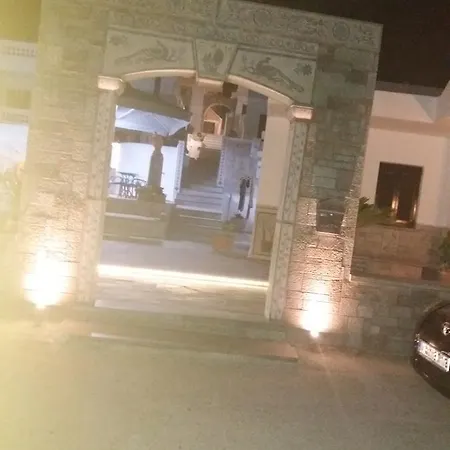 Manos Aparthotel